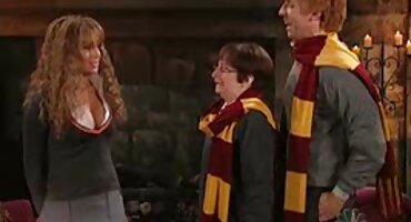 এক সদয় ছেলে তার বোনকে একঘেয়েমি থেকে না চুদতে সাহায্য সেক্সি বিএফ বাঙালি করেছিল