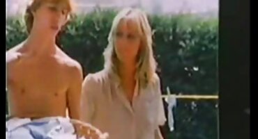 বহিষ্কার না করার জন্য, কেবল একটি উপায় আছে - সেক্সি বিএফ শিক্ষকের কাছে ঘুমানো