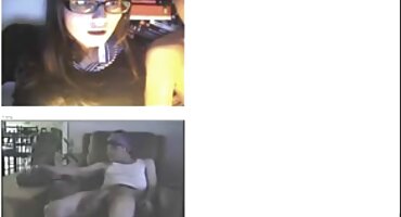 একজন লোক আবেগের সাথে একটি রসালো গুদে একটি মেয়েকে হট সেক্সি বিএফ চুদেছে।