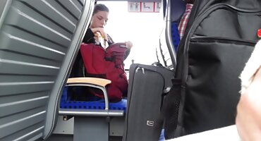 এথেনা মে তার ভগ নিয়ে খেলছে যতক্ষণ না তার ভাই দেখায় এবং নায়িকাদের সেক্সি ভিডিও মেয়েটিকে সঠিকভাবে চোদা।