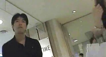 বন্ধু একটি মাথার আকারের বিএফ সেক্সি বিএফ স্তনের সাথে একটি স্বর্ণকেশী fucks