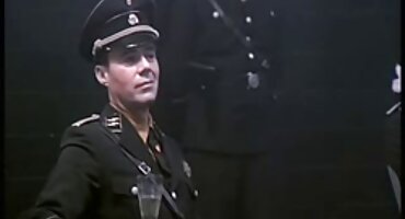 লরেন এটি তার সৎ ছেলেকে দিয়েছিল, কারণ এটি এমন একটি কৌশল ছিল হিন্দি সেক্সি বিএফ না, বরং আরেকটি কান্ট তৈরি করার জন্য!