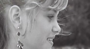 ব্লন্ডা একটি গ্রুপ সেক্সের জন্য সেক্সি সেক্সি সেক্স ভিডিও তার বন্ধুদের কাছে ঘূর্ণিত