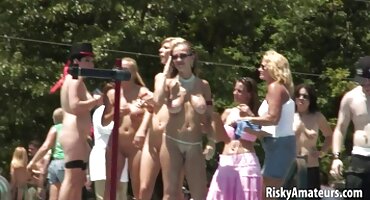 মাতাল MILF সেক্সি বিএফ বাংলা একবারে দুটি ডিকে তার জন্মদিন উদযাপন করে।