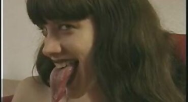 দেখতে ইন্ডিয়ান সেক্সি বিএফ গৃহবধূর মতো, কিন্তু সদস্যকে চড়ে পর্ণ স্টারের মতো।