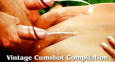 পরিণত সাভানা বন্ড সেক্সি বিএফ ডগি স্টাইলে দাঁড়িয়ে তার ভগ উন্মোচন করে।