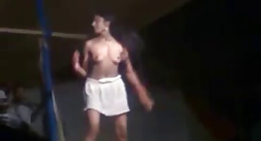 ভায়না নিগ্রো প্রতিবেশীর কাছে এতটাই অসুস্থ হয়ে পড়েছিল যে সে তার মোটা বাংলা সেক্সি ভিডিও বাংলা সেক্সি ভিডিও পাছা নিয়ে তার উপর বসেছিল