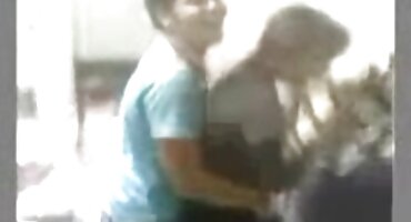 যাজক অন্যদের সামনে একটি হিন্দি সেক্সি বিএফ busty মেয়ে fucked